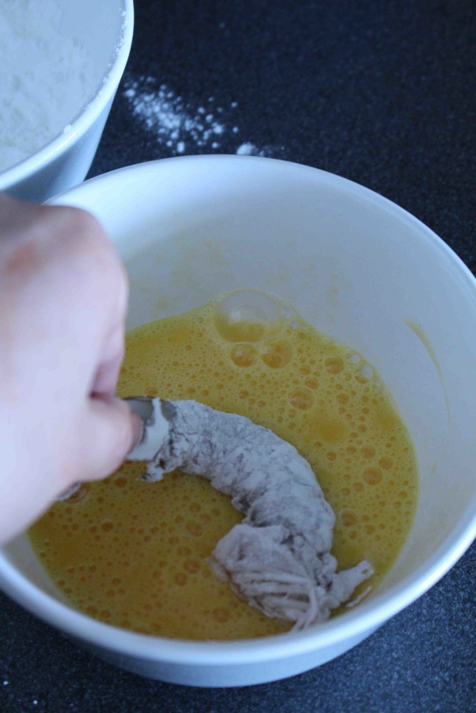 Making salted egg yolk prawns